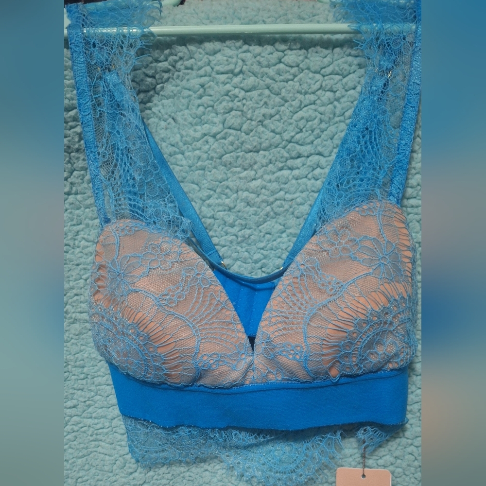 Three Floor Top In Elegant Blue Lace Bralette Style NWT